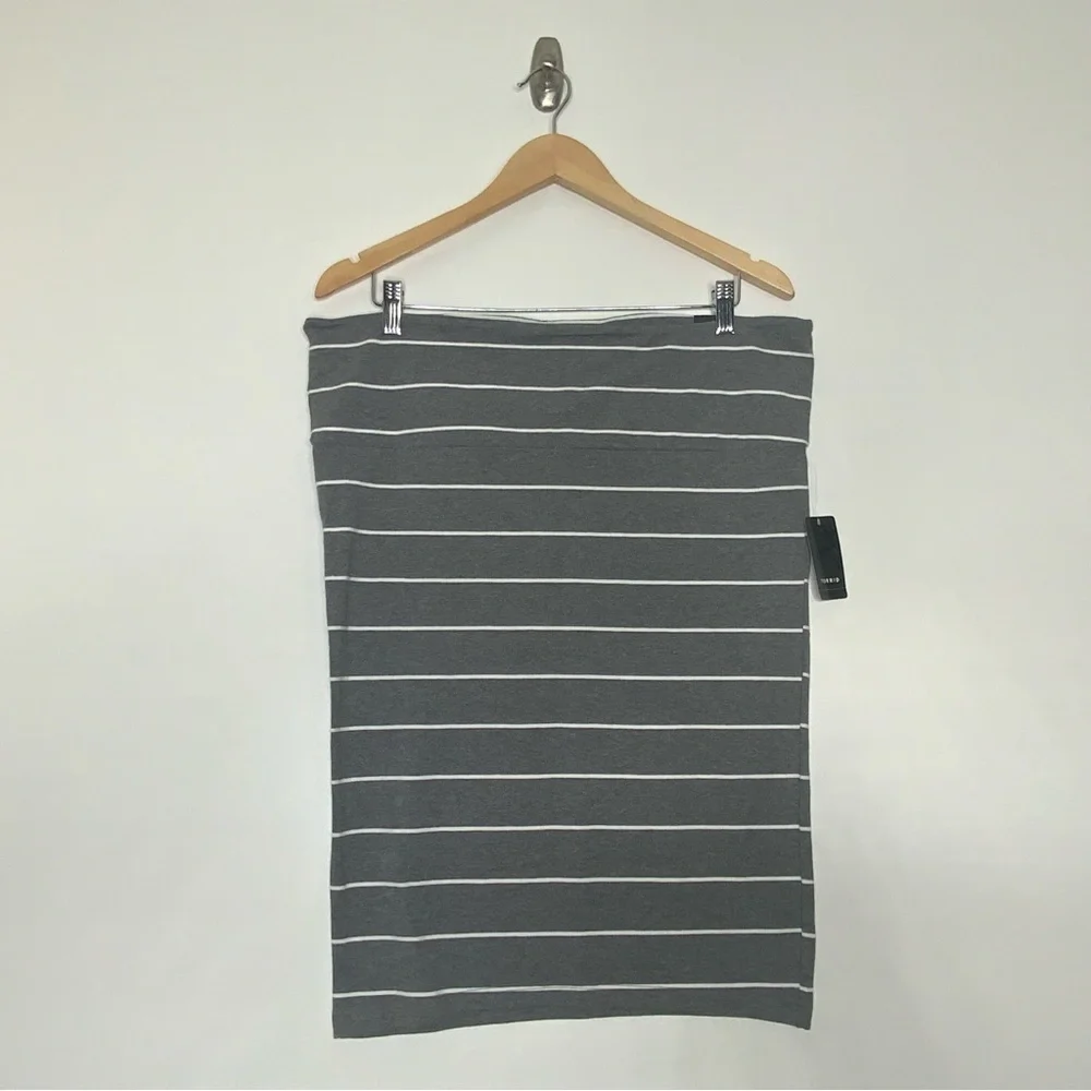 Torrid Striped‎ Foldover Skirt. Gray and White. Size 1. (NWT).